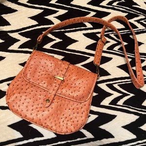 Crossbody purse. Faux Ostrich/faux leather. Adjustable strap. Great Condition
